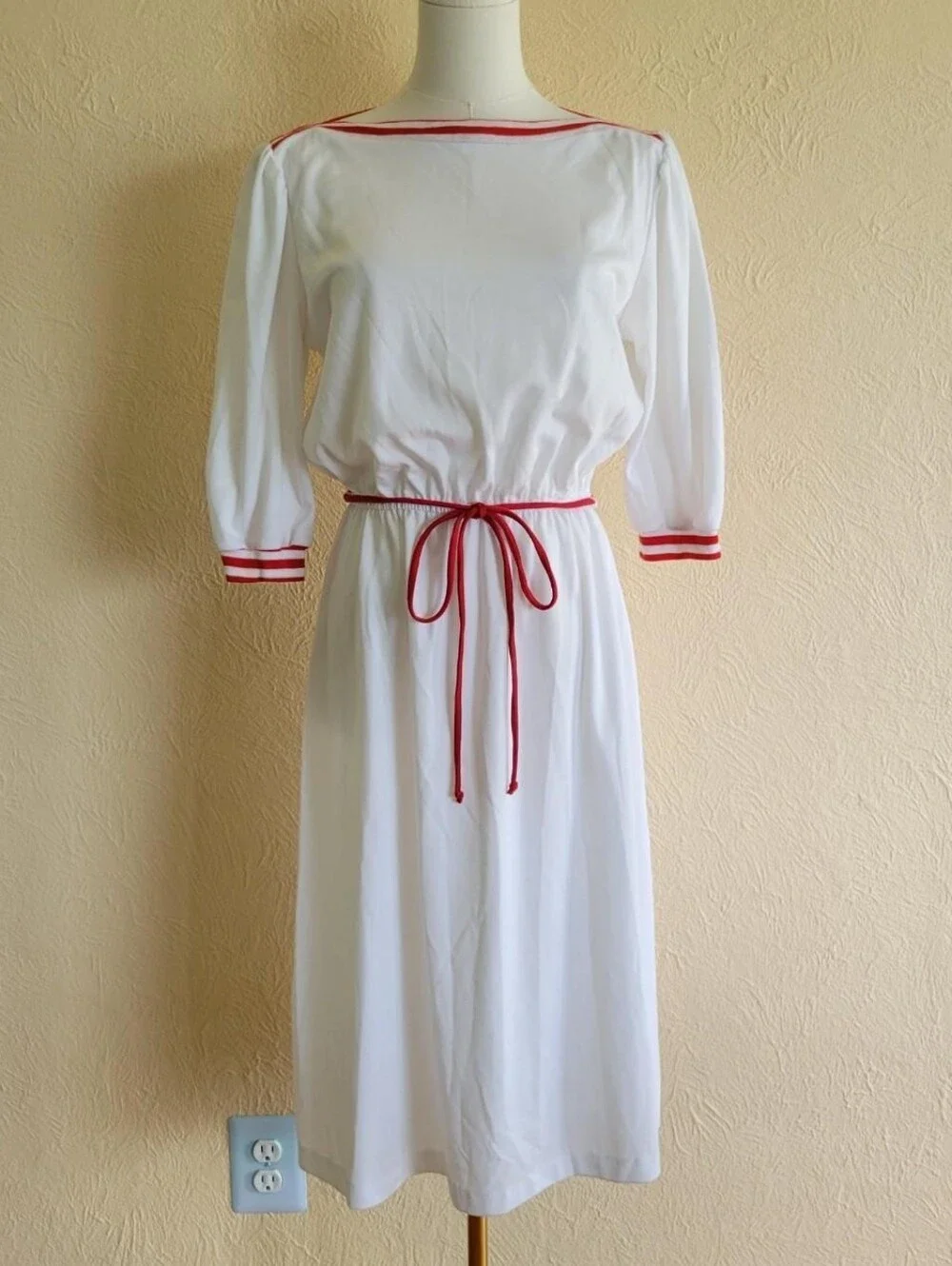 Timely Trends | 80s Vintage White & Red Tie Waist Dress